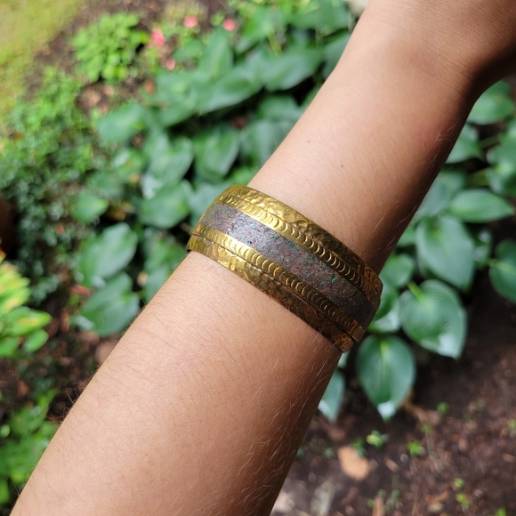 *RARE* Vintage Designer Celia / Andrea Harms Hammered Brass Cuff Bracelet - Picture 11 of 16